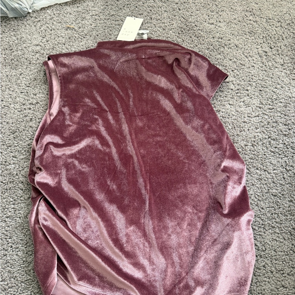 Elegant Velvet Sleeveless Top - Pink